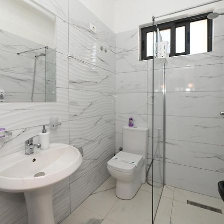 Hotel Fama Škalngur Kültér fotó