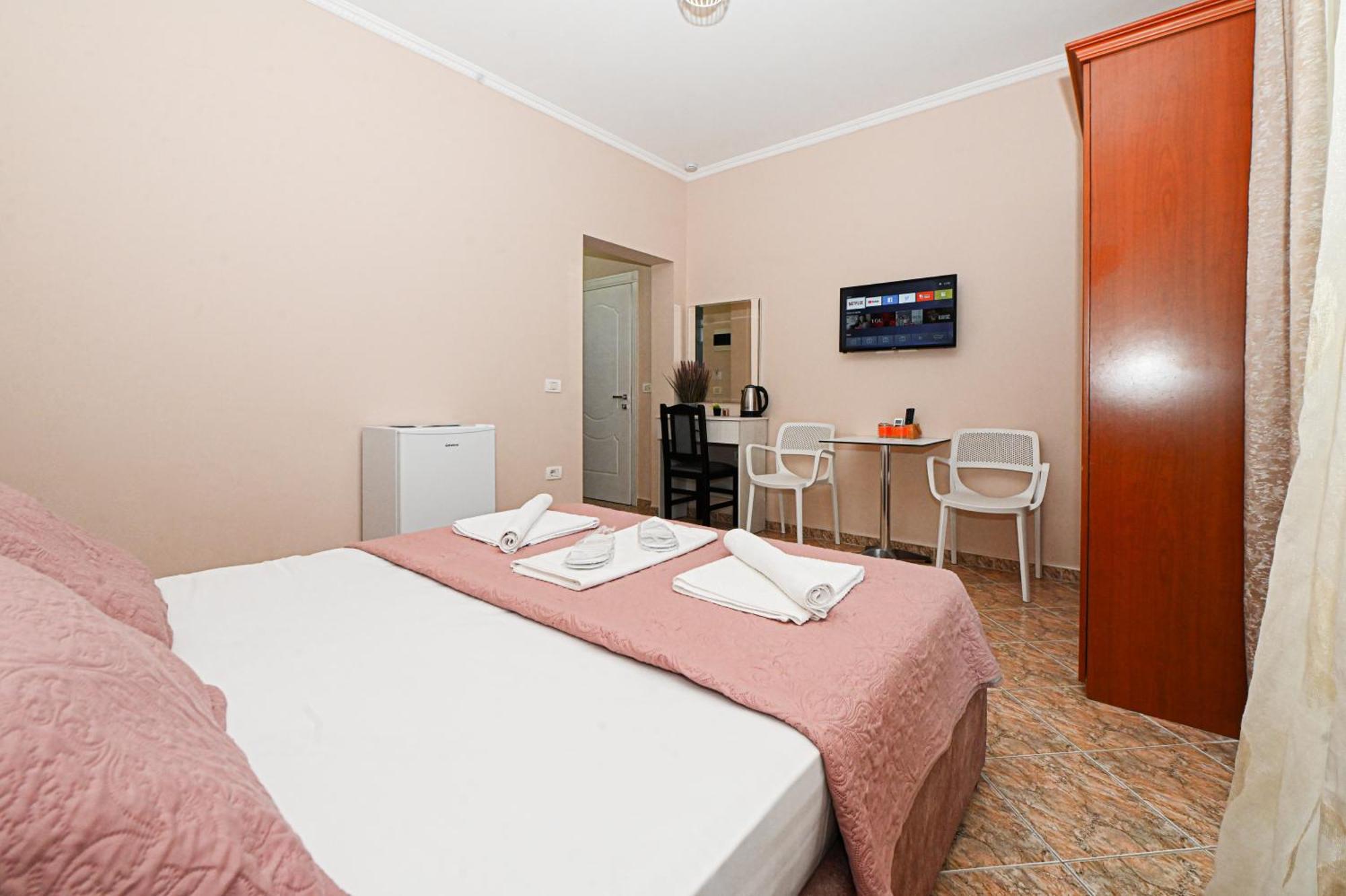 Hotel Fama Škalngur Kültér fotó
