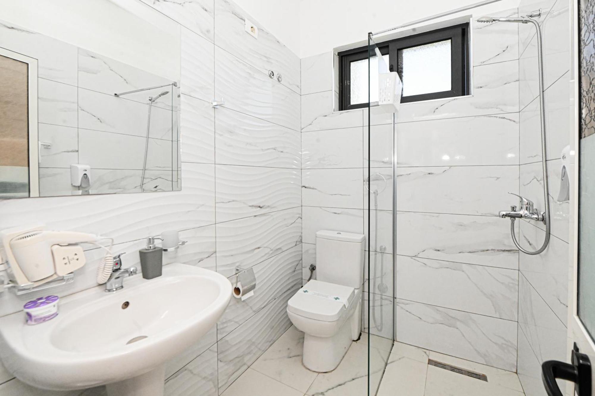 Hotel Fama Škalngur Kültér fotó