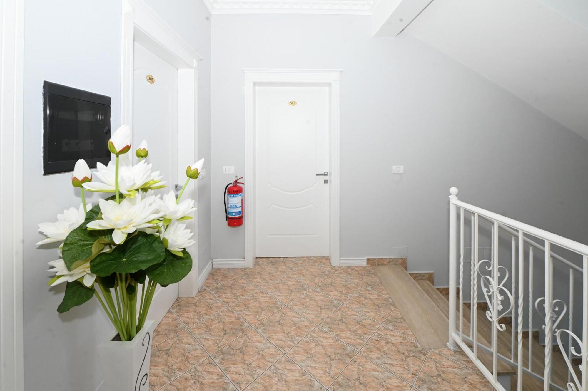 Hotel Fama Škalngur Kültér fotó