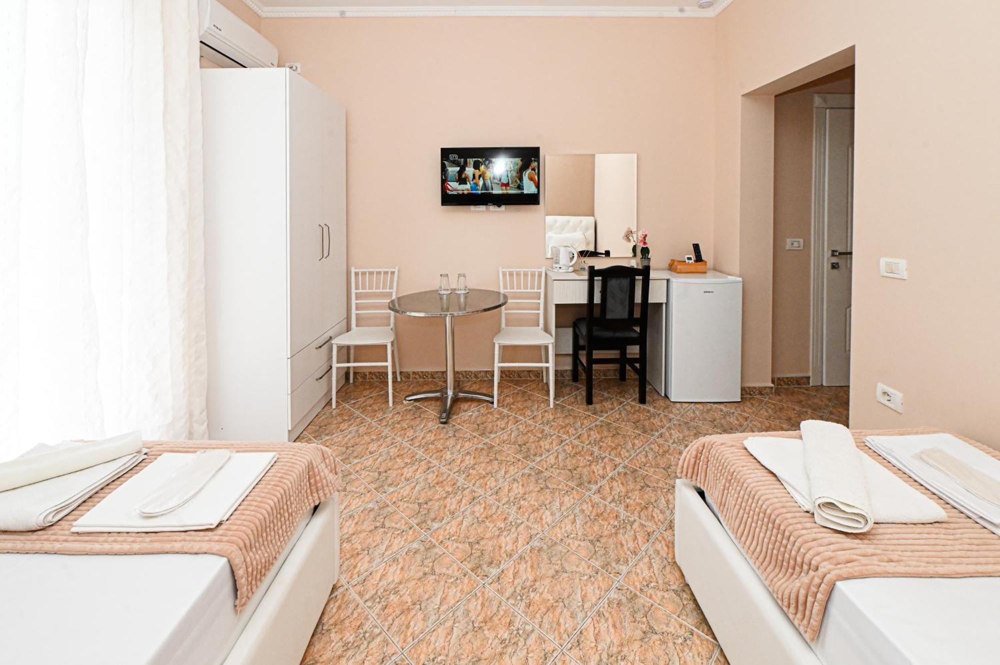 Hotel Fama Škalngur Kültér fotó