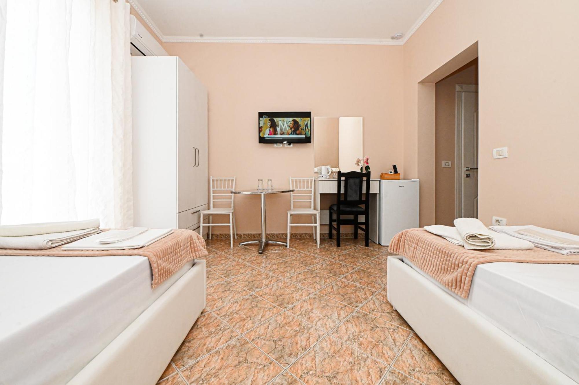 Hotel Fama Škalngur Kültér fotó
